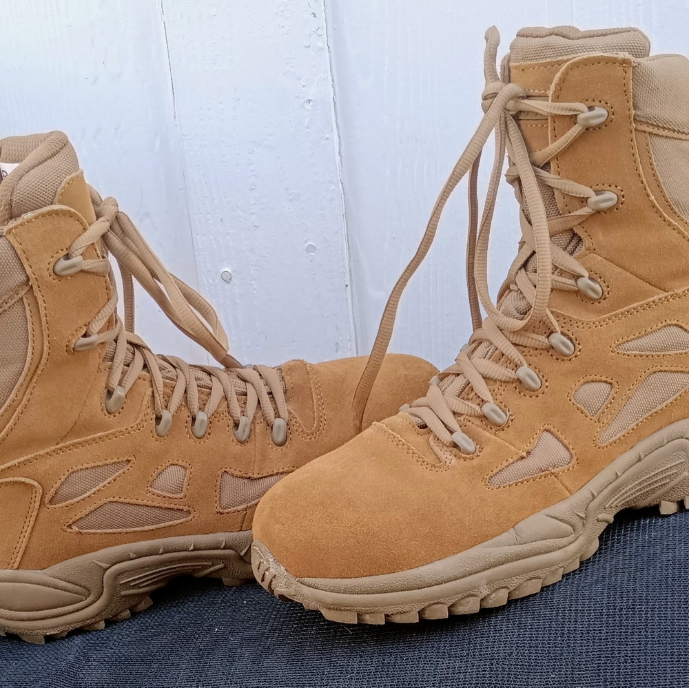 Reebok men's working boots 10.5 size slip resistant, oil resistant